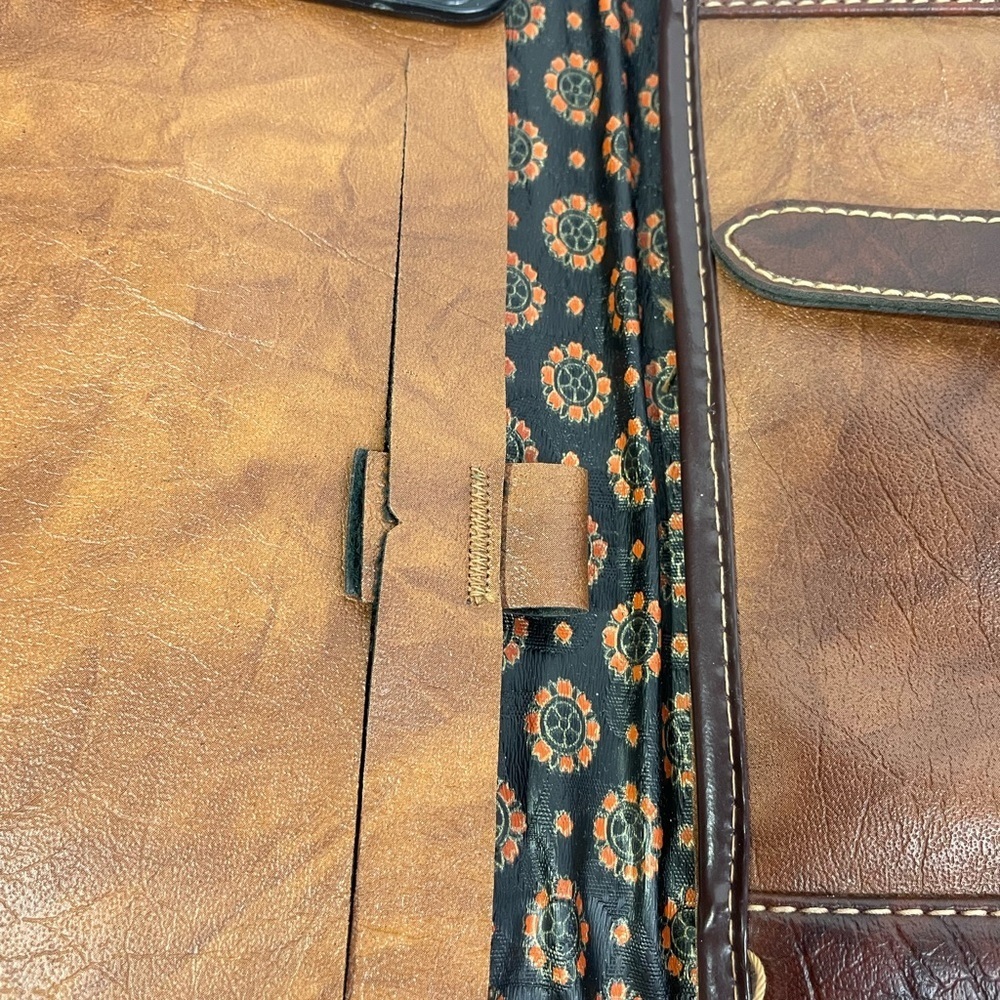 Brown Vintage Swank Vinyl Coin Holder/Multi-Use Buckle Wallet GUC - Picture 13 of 15